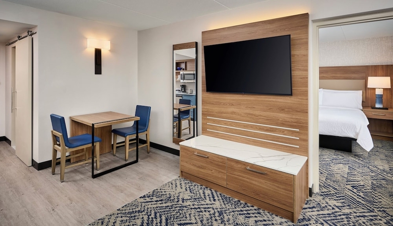 Imagen de la habitación del Hotel Candlewood Suites Burlington Conference Centre by IHG. Foto 12
