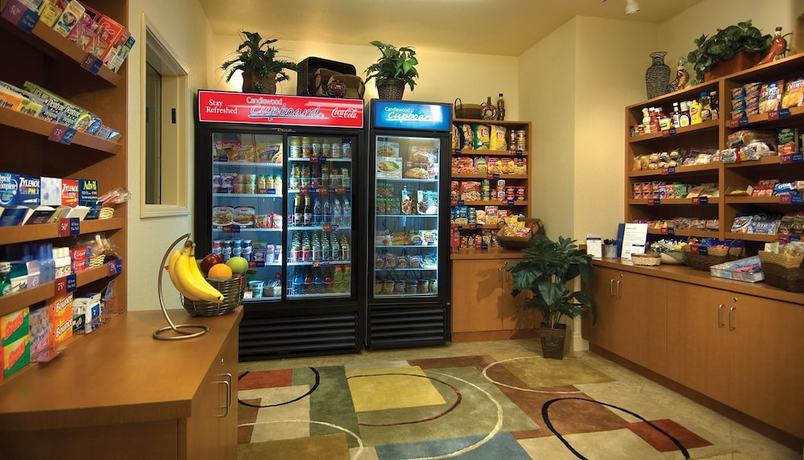 Imagen del bar/restaurante del Hotel Candlewood Suites Burlington South, an IHG. Foto 3