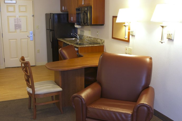 Imagen de la habitación del Hotel Candlewood Suites Champaign-urbana University Area, An Ihg. Foto 6