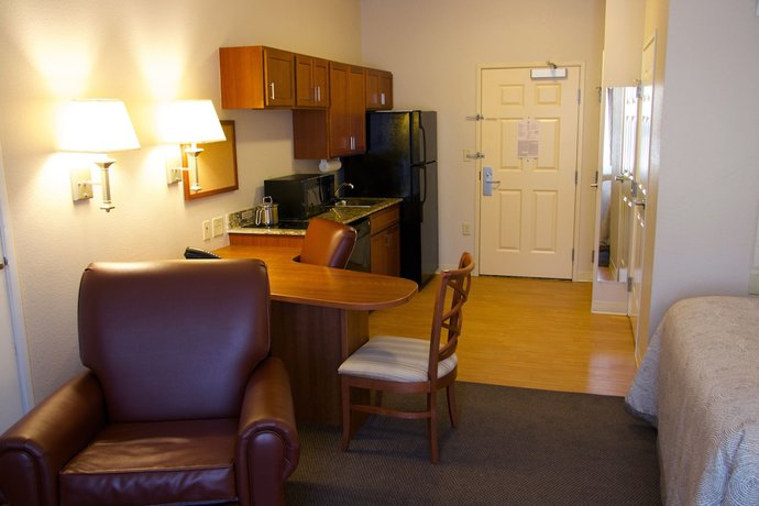 Imagen de la habitación del Hotel Candlewood Suites Champaign-urbana University Area, An Ihg. Foto 8