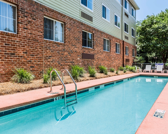 Imagen de la piscina del Hotel Candlewood Suites Charleston Mt Pleasant, An Ihg. Foto 15