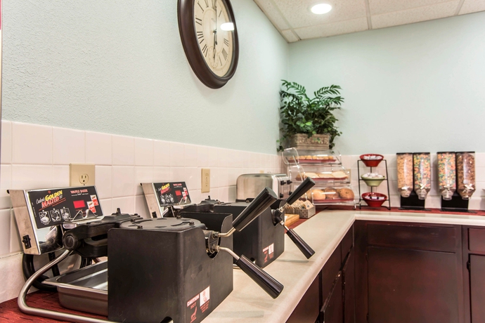 Imagen del bar/restaurante del Hotel Candlewood Suites Charlotte - Arrowood, An Ihg. Foto 4