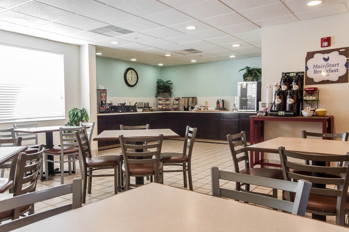 Imagen del bar/restaurante del Hotel Candlewood Suites Charlotte - Arrowood, An Ihg. Foto 6