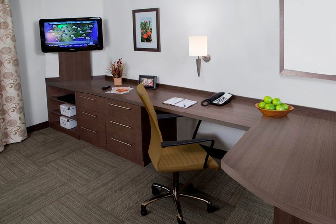 Imagen de la habitación del Hotel Candlewood Suites Chester - Philadelphia International Airport, An Ihg. Foto 4