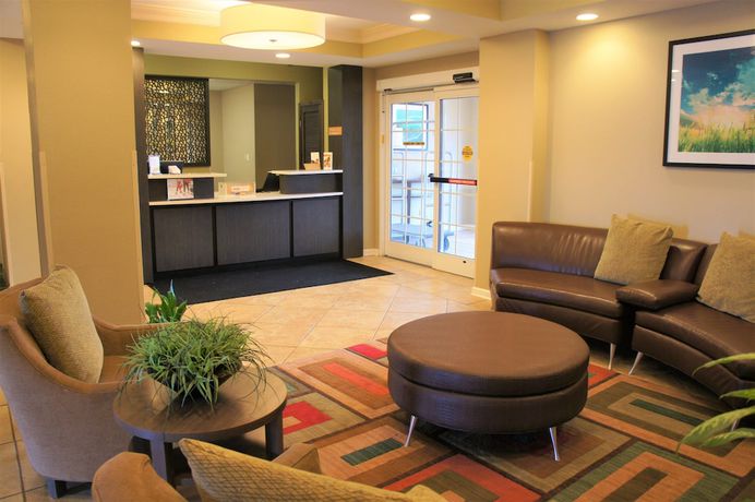 Imagen del bar/restaurante del Hotel Candlewood Suites Clarksville, An Ihg. Foto 2