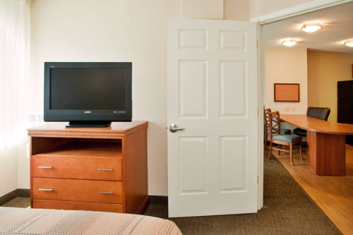 Imagen de la habitación del Hotel Candlewood Suites Colonial Heights - Fort Lee. Foto 3