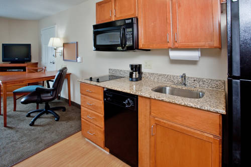 Imagen de la habitación del Hotel Candlewood Suites Colonial Heights - Fort Lee. Foto 4