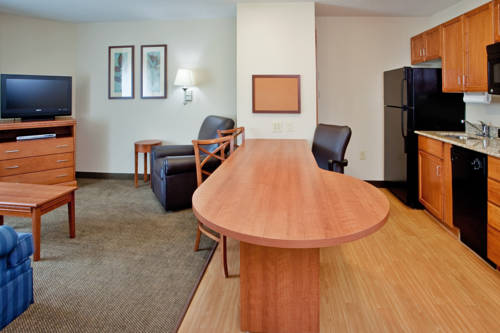 Imagen de la habitación del Hotel Candlewood Suites Colonial Heights - Fort Lee. Foto 15
