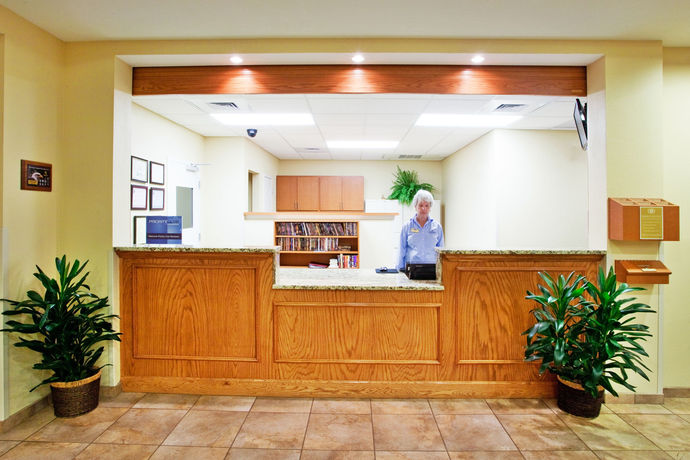 Imagen de los interiores del Hotel Candlewood Suites Columbus Fort Benning, An Ihg. Foto 10