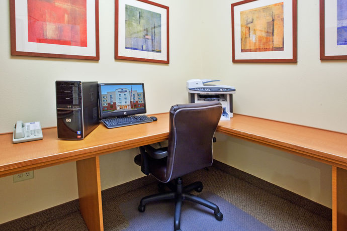Imagen de los interiores del Hotel Candlewood Suites Columbus Fort Benning, An Ihg. Foto 11