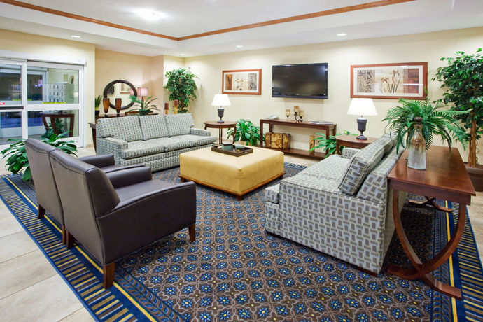 Imagen de los interiores del Hotel Candlewood Suites Columbus Fort Benning, An Ihg. Foto 13