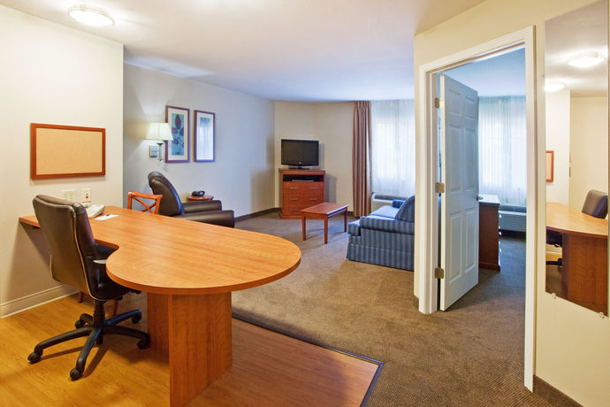 Imagen de los interiores del Hotel Candlewood Suites Columbus Fort Benning, An Ihg. Foto 15