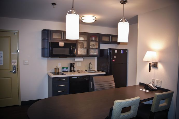 Imagen de la habitación del Hotel Candlewood Suites Columbus-Northeast, an IHG. Foto 13