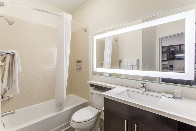 Imagen de la habitación del Hotel Candlewood Suites Davenport, an IHG. Foto 10