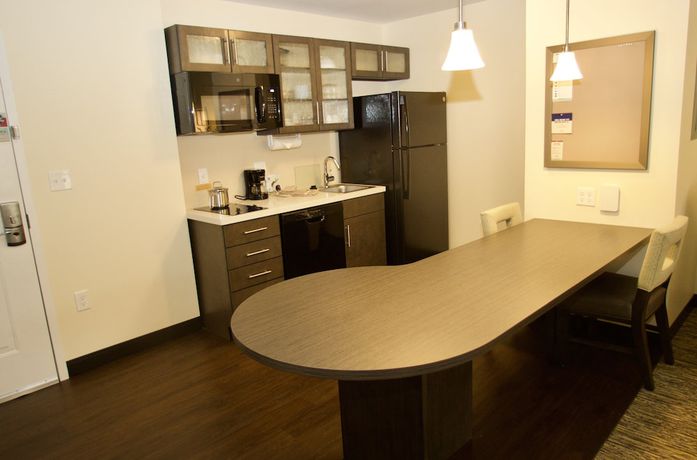 Imagen de la habitación del Hotel Candlewood Suites Dumfries - Quantico, an IHG. Foto 7