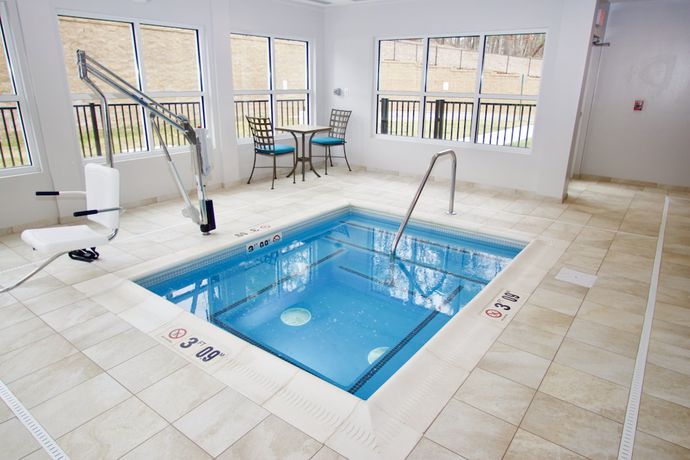 Imagen de la piscina del Hotel Candlewood Suites Dumfries - Quantico, an IHG. Foto 20