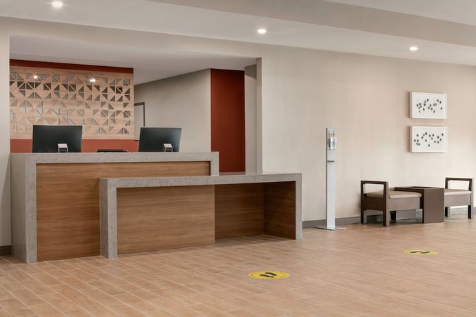 Imagen de los interiores del Hotel Candlewood Suites Fayetteville Fort Bragg, an IHG. Foto 17