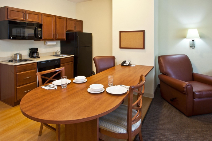Imagen de la habitación del Hotel Candlewood Suites Fort Myers Sanibel Gateway, An Ihg. Foto 5