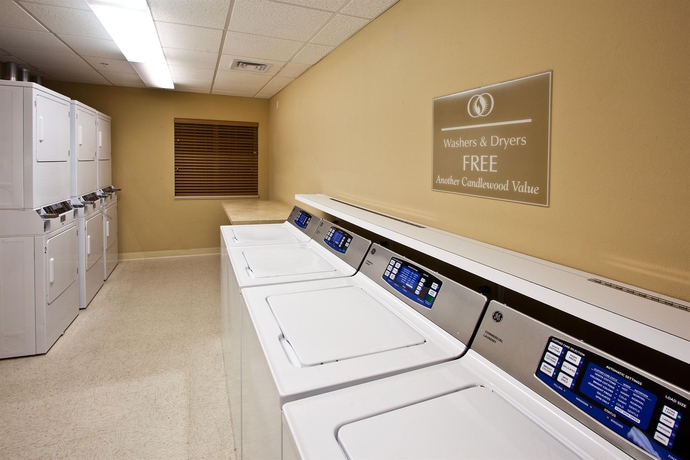 Imagen de los interiores del Hotel Candlewood Suites Fort Myers Sanibel Gateway, An Ihg. Foto 11