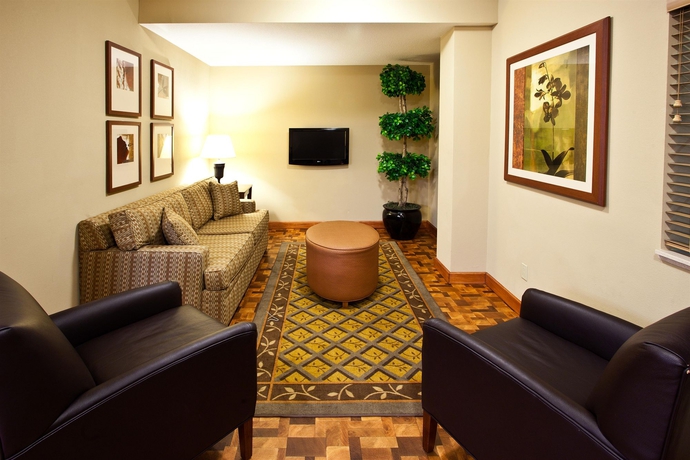 Imagen de los interiores del Hotel Candlewood Suites Fort Myers Sanibel Gateway, An Ihg. Foto 12