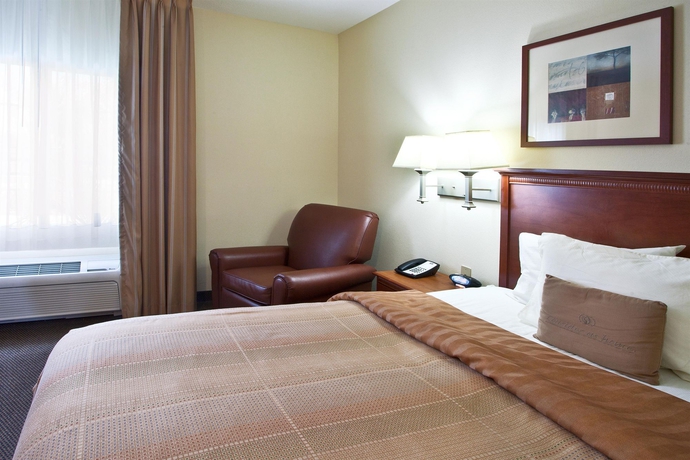 Imagen de la habitación del Hotel Candlewood Suites Fort Myers Sanibel Gateway, An Ihg. Foto 6