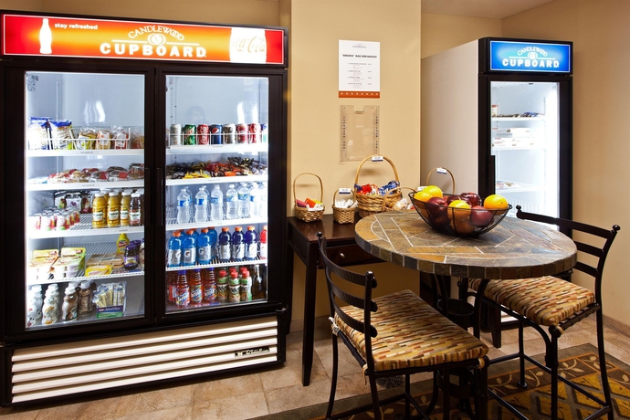 Imagen del bar/restaurante del Hotel Candlewood Suites Fort Myers Sanibel Gateway, An Ihg. Foto 3