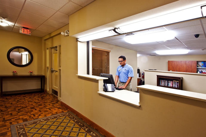 Imagen de los interiores del Hotel Candlewood Suites Fort Myers Sanibel Gateway, An Ihg. Foto 14
