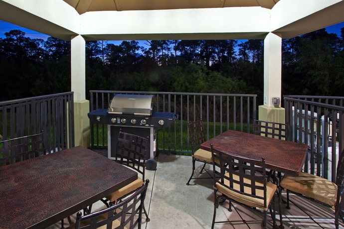 Imagen de los exteriores del Hotel Candlewood Suites Fort Myers Sanibel Gateway, An Ihg. Foto 10