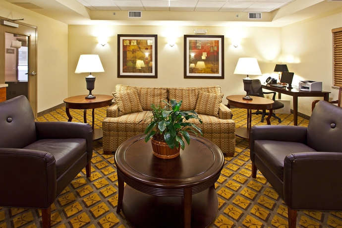 Imagen de los interiores del Hotel Candlewood Suites Fort Myers Sanibel Gateway, An Ihg. Foto 15