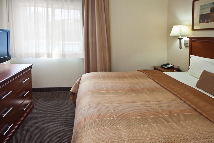 Imagen de la habitación del Hotel Candlewood Suites Fort Myers Sanibel Gateway, An Ihg. Foto 7