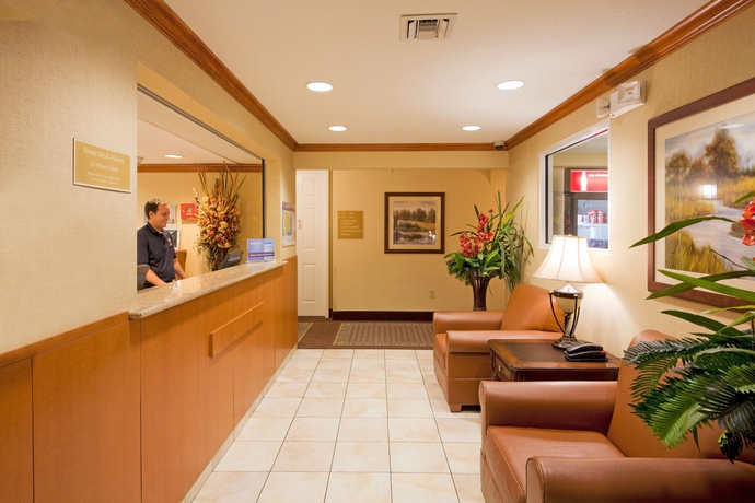 Imagen de los interiores del Hotel Candlewood Suites Ft. Lauderdale Airport/cruise, An Ihg. Foto 12