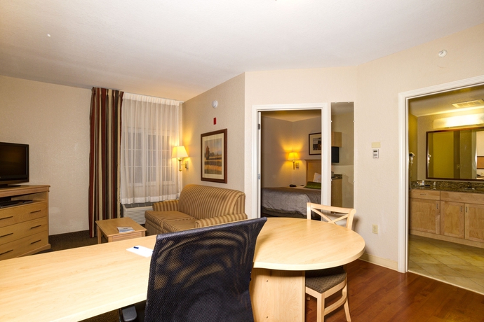 Imagen de los interiores del Hotel Candlewood Suites Ft Myers I-75, An Ihg. Foto 7
