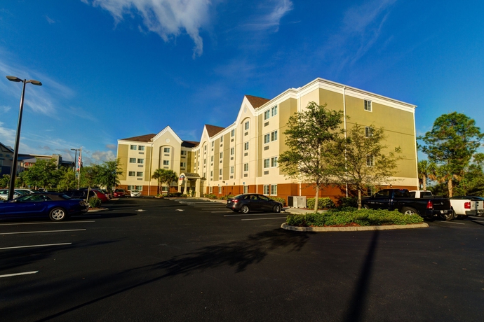 Imagen de los exteriores del Hotel Candlewood Suites Ft Myers I-75, An Ihg. Foto 4