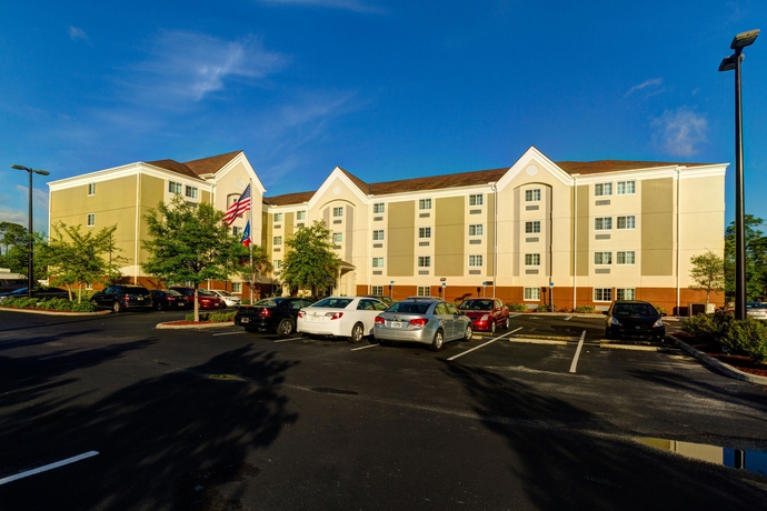 Imagen de los exteriores del Hotel Candlewood Suites Ft Myers I-75, An Ihg. Foto 5