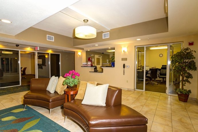 Imagen de los interiores del Hotel Candlewood Suites Ft Myers I-75, An Ihg. Foto 9