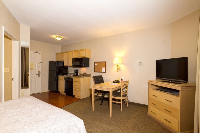 Imagen de la habitación del Hotel Candlewood Suites Ft Myers I-75, An Ihg. Foto 3
