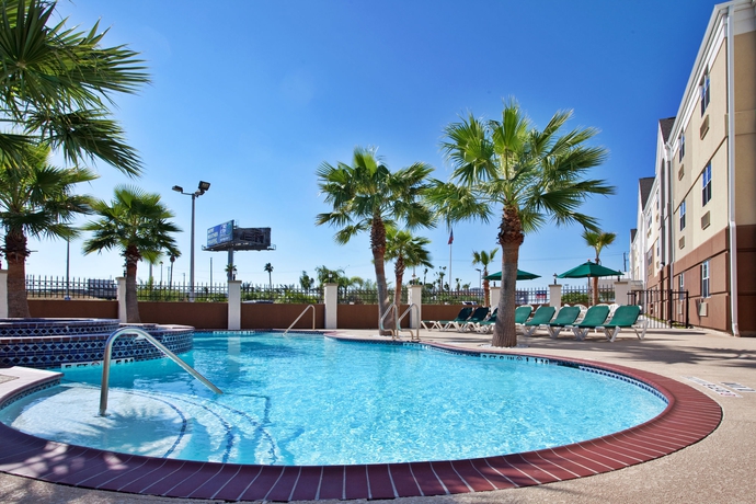 Imagen de la piscina del Hotel Candlewood Suites Galveston, An Ihg. Foto 12