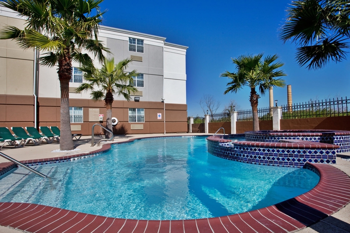 Imagen de la piscina del Hotel Candlewood Suites Galveston, An Ihg. Foto 13