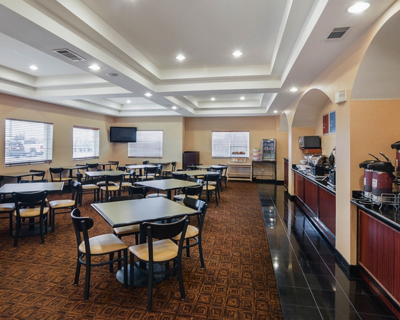 Imagen del bar/restaurante del Hotel Candlewood Suites Grand Prairie - Arlington, An Ihg. Foto 3