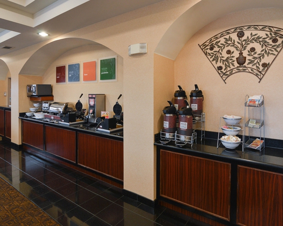 Imagen del bar/restaurante del Hotel Candlewood Suites Grand Prairie - Arlington, An Ihg. Foto 5