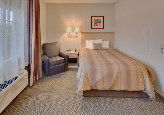 Imagen de la habitación del Hotel Candlewood Suites Grand Prairie, an IHG. Foto 11