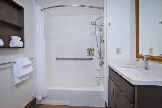 Imagen de la habitación del Hotel Candlewood Suites Grand Rapids Airport, an IHG. Foto 4