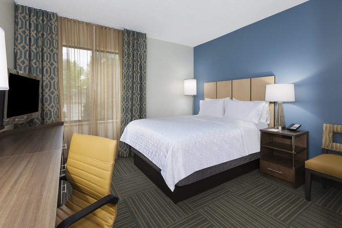 Imagen de la habitación del Hotel Candlewood Suites Grand Rapids Airport, an IHG. Foto 5