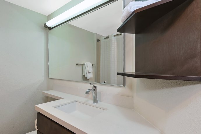 Imagen de la habitación del Hotel Candlewood Suites Grand Rapids Airport, an IHG. Foto 10