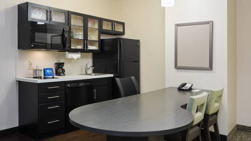 Imagen de la habitación del Hotel Candlewood Suites Grove City - Outlet Center. Foto 6
