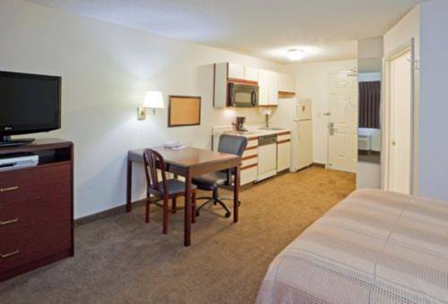 Imagen de la habitación del Hotel Candlewood Suites Hazleton. Foto 10