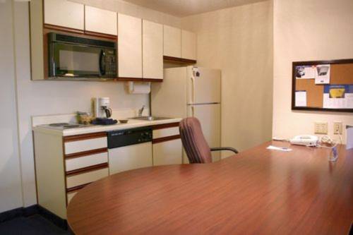Imagen de la habitación del Hotel Candlewood Suites Hazleton. Foto 16