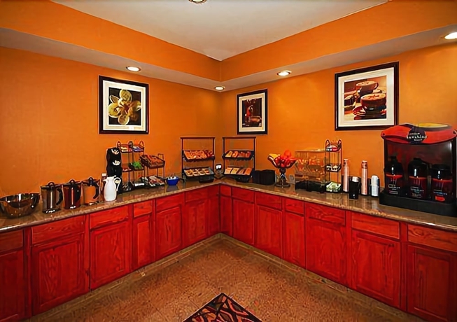 Imagen del bar/restaurante del Hotel Candlewood Suites Houston Ne - Stafford, An Ihg. Foto 1