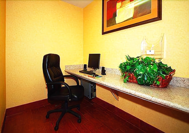 Imagen de los interiores del Hotel Candlewood Suites Houston Ne - Stafford, An Ihg. Foto 14