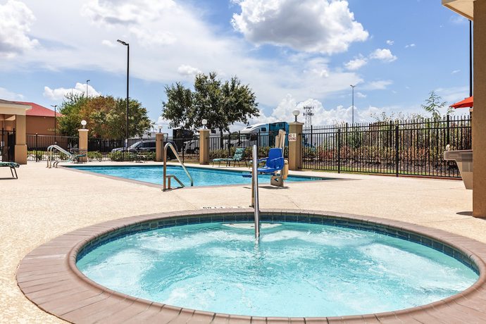Imagen de la piscina del Hotel Candlewood Suites Houston North I45, an IHG. Foto 20